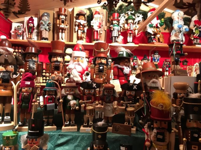 CHRISMAS MARKET 人形②