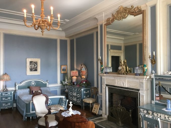 Casa Loma  room2