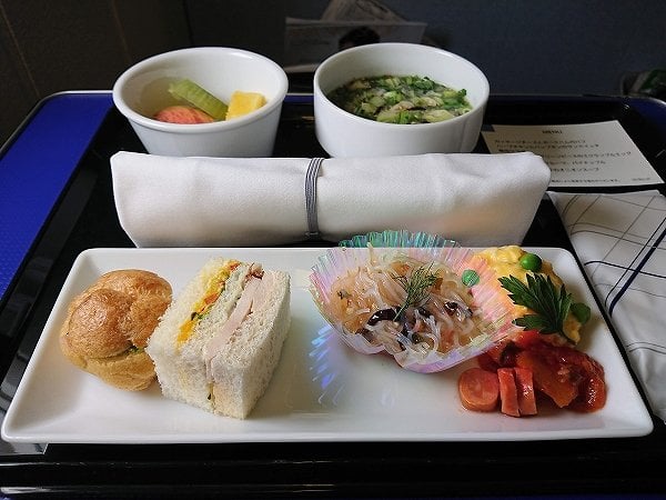 一人旅の計画は、まずは飛行機から!